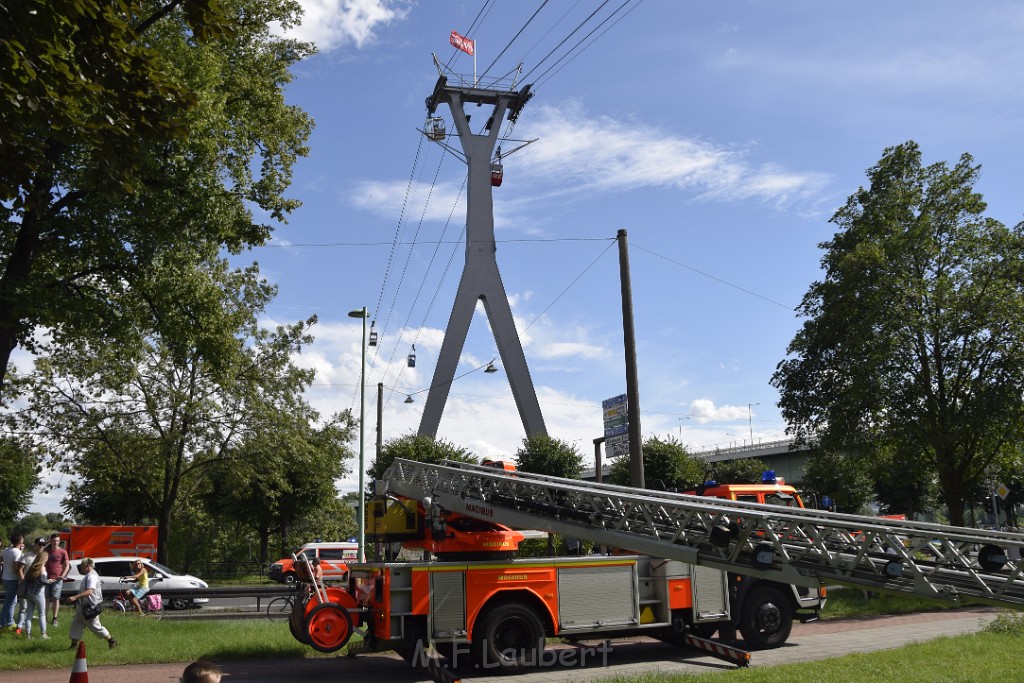 Koelner Seilbahn Gondel blieb haengen Koeln Linksrheinisch P030.JPG - Miklos Laubert